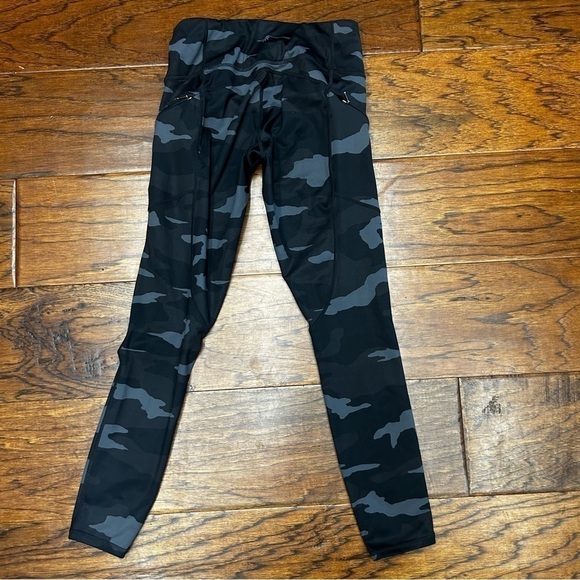 Athleta Camo Contender 7/8 legging tights - Picture 5 of 8